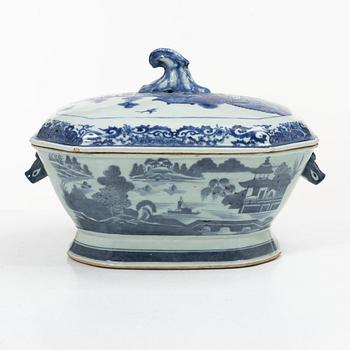 A blue and white tureen with cover and stand, China, Jiaqing (1796-1820).