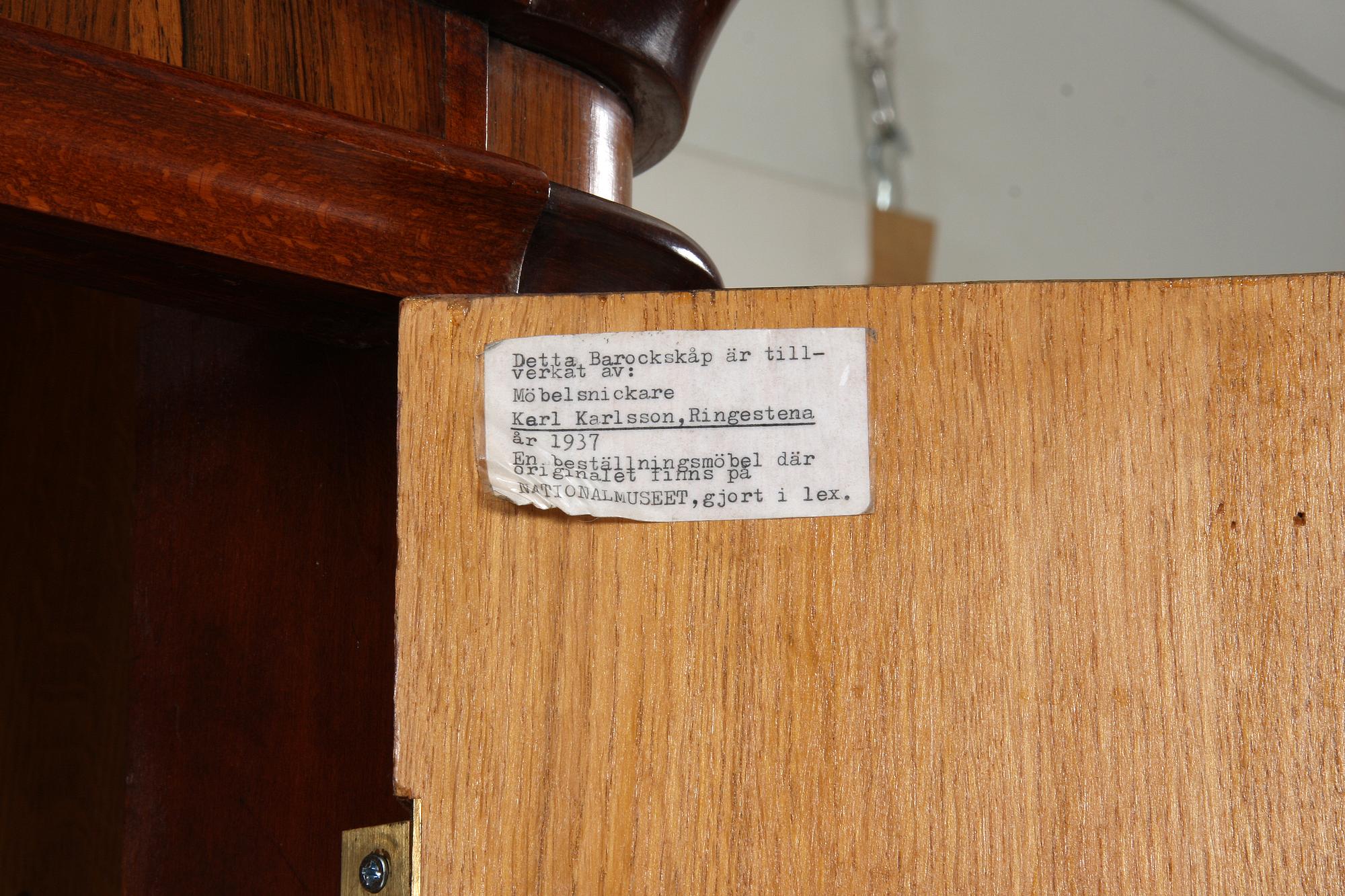 SKÅP, rokokostil, 1900-talets första del.