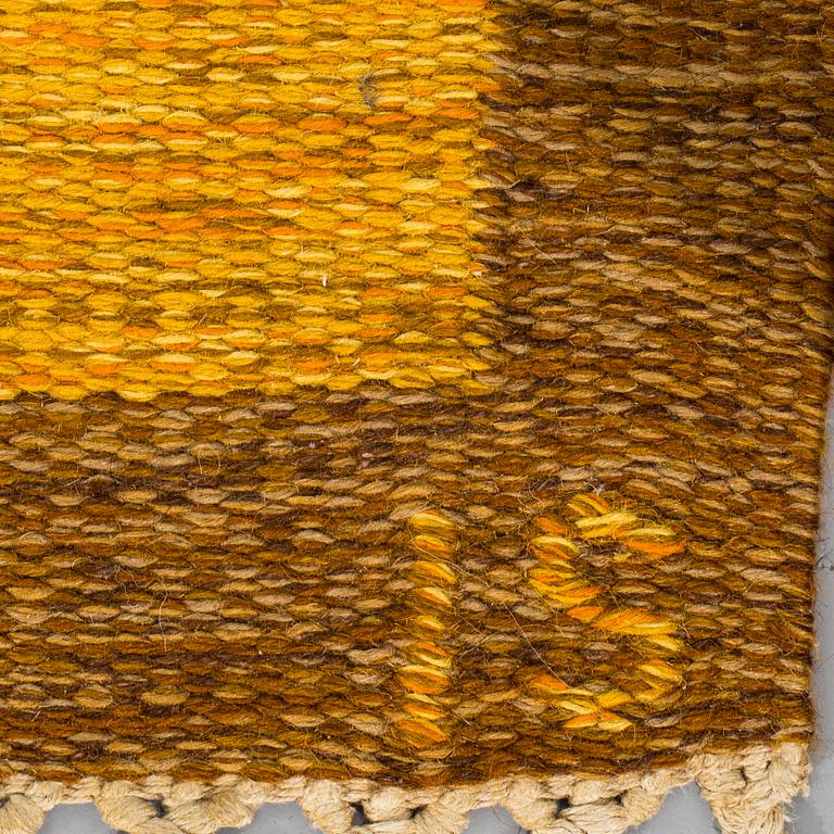 A CARPET,  flat weave, signed IS (Ingegerd Silow), around 231 x 165 cm.
