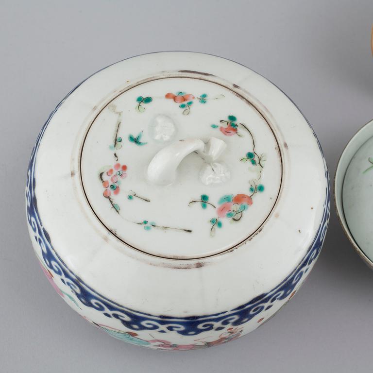 Eight pieces of porcelain from China, 19th and 20th century.