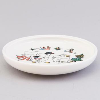A MOOMIN PLATE, porcelain, children’s plate, ’Happy family’, Arabia. Not in manufacturing.