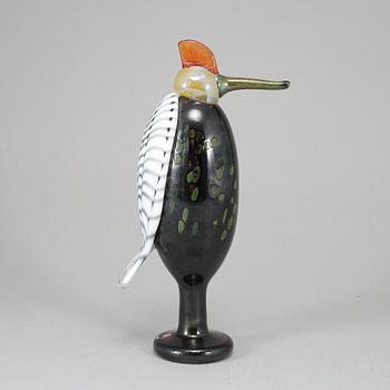 OIVA TOIKKA, lintu, lasia, signeerattu ja numeroitu, O. Toikka Nuutajarvi Tacoma 2011.