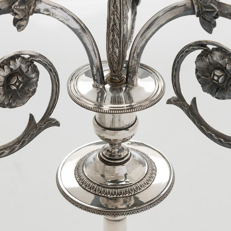 Pehr och Adolf Zethelius, kandelabrar, ett par, silver, Stockholm 1797 och 1824. Empire.