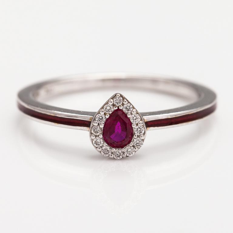 An 18K gold ring with enamel, diamonds ca. o.06 ct in total and a ruby.