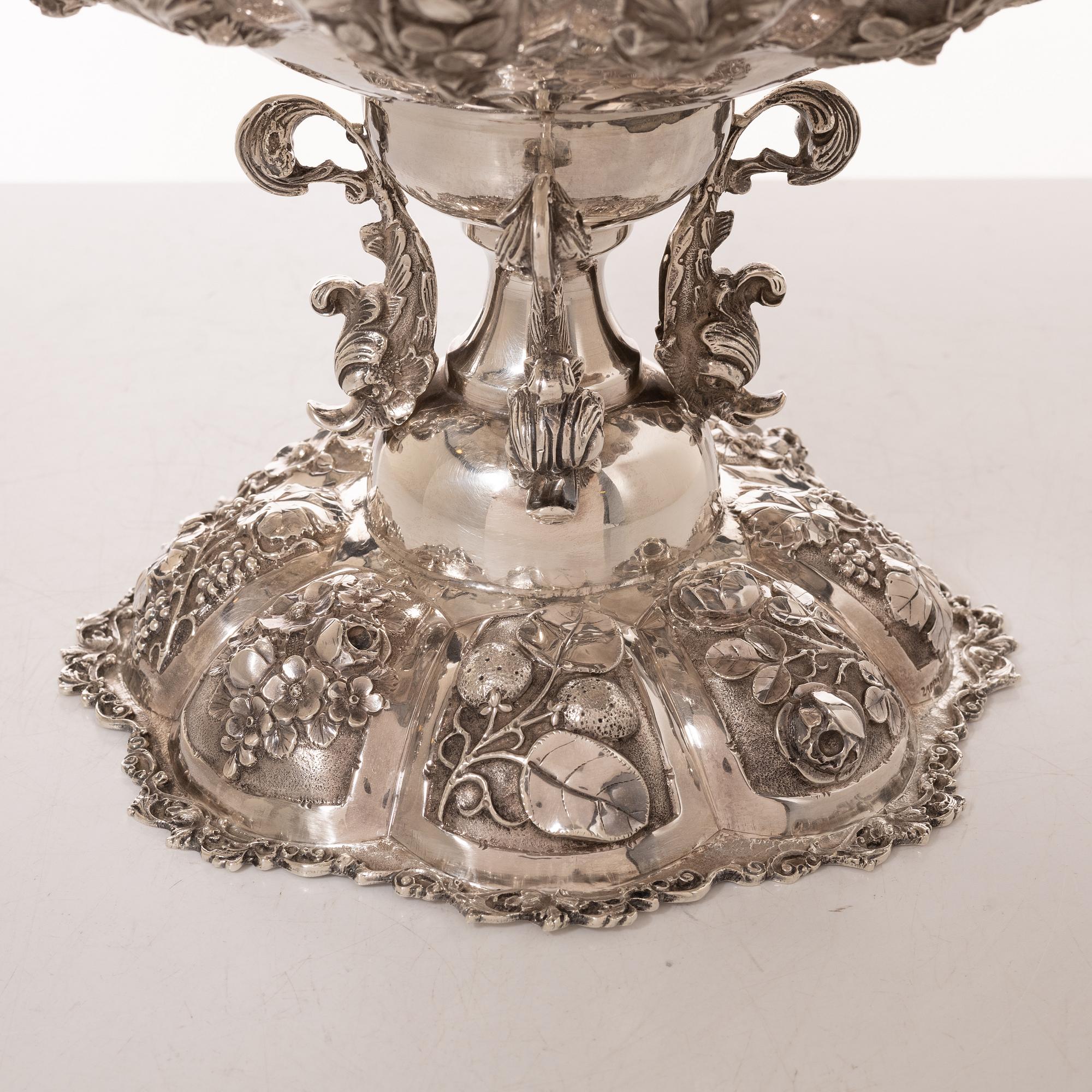 Decorative bowl, sterling silver, 20th century.