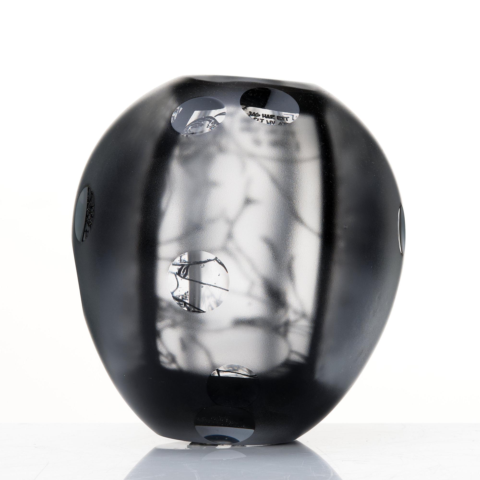 Per B. Sundberg, a unique 'litograal' glass vase, Orrefors 2004.