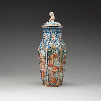 A finely painted famille rose jar with cover, Qing dynasty, Qianlong 1736-1795).