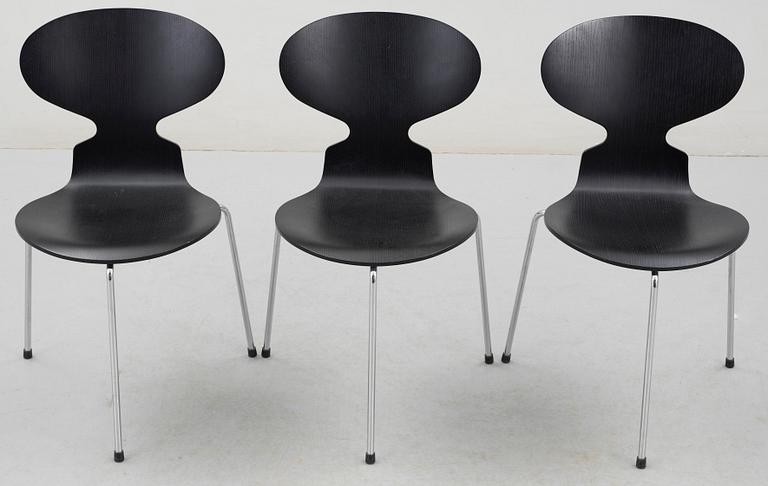 BORD samt STOLAR, 4 delar, "3603" resp "Myran", Arne Jacobsen för Fritz Hansen, 2002.