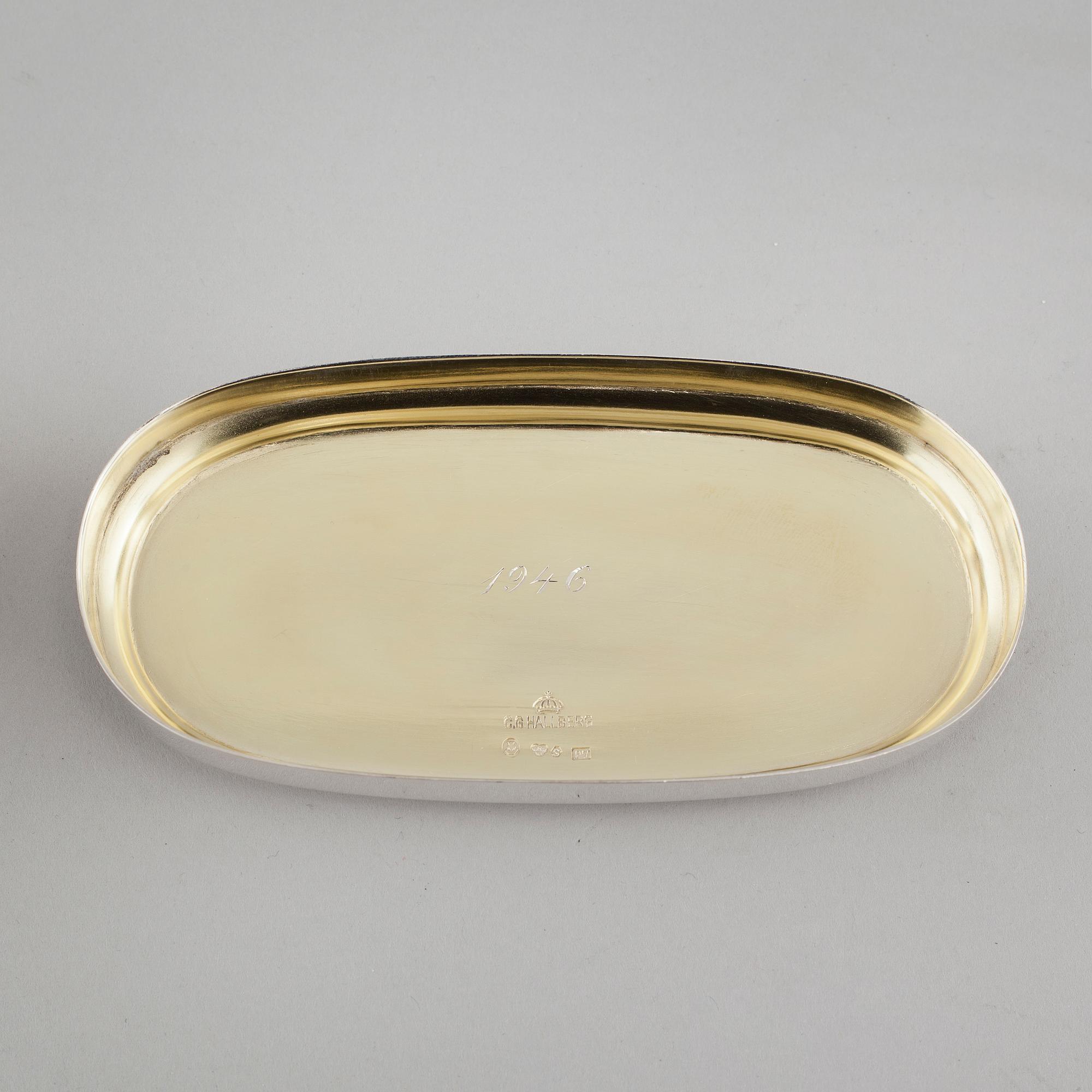 A silver box from C G Hallberg in Stockholm, 1917.
