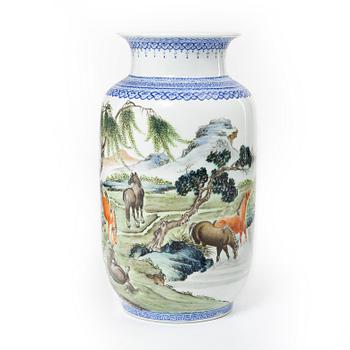 Vas, porslin, Kina, 1900-talets senare del.
