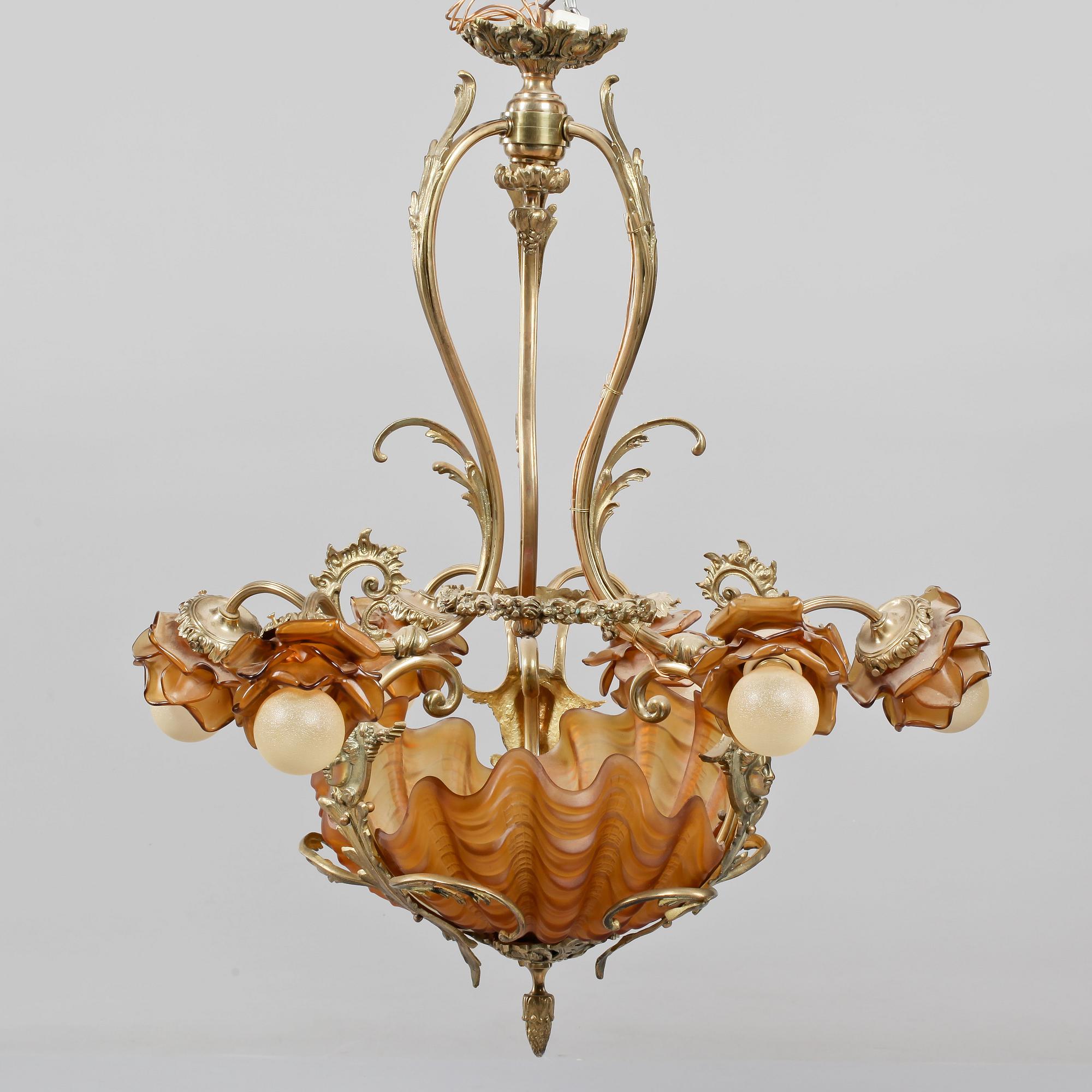 LJUSKRONA, rokokostil, 1900-talets andra hälft. Höjd 75 cm.
