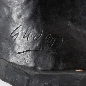 Gudmar Olovson, skulptur. Signerad. Numrerad. Gjutarstämpel. Brons, höjd 108 cm, längd 67 cm.