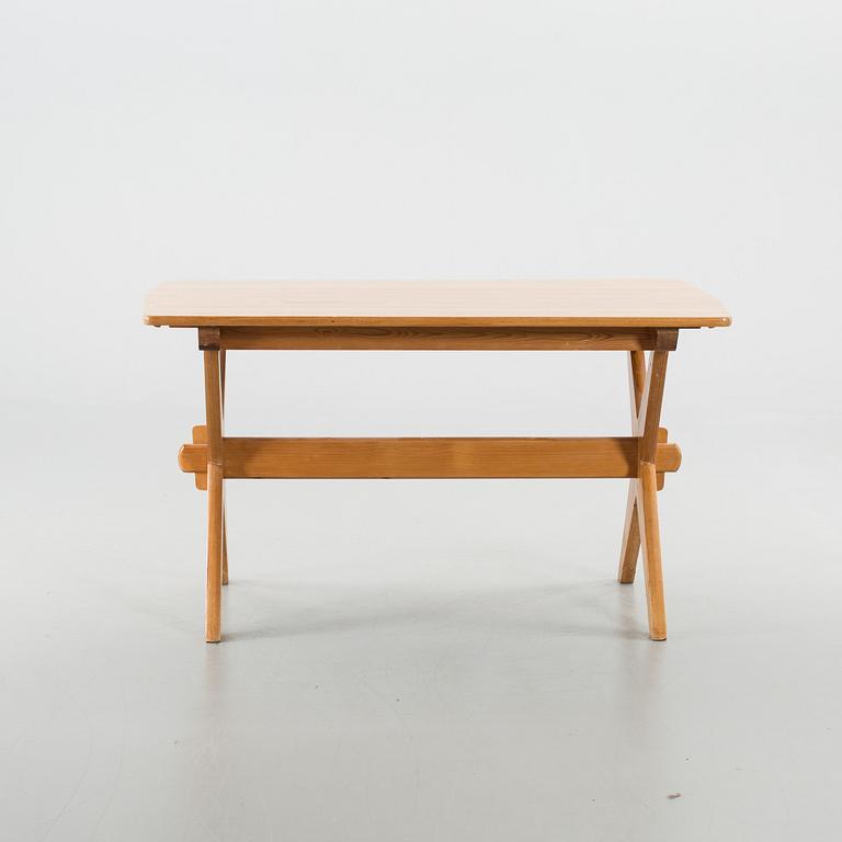 A NORWEIGIAN PINE TABLE, 20th century.