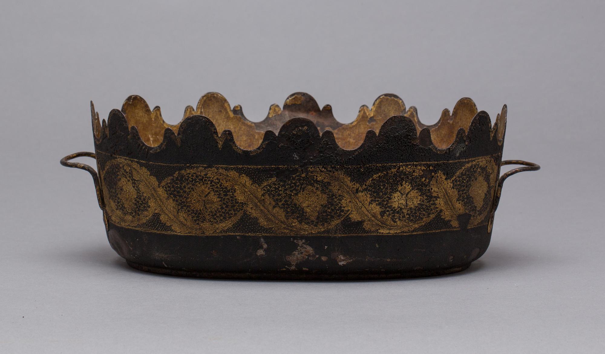 GLASSKÖLJARE, empire, 1800-talets första hälft.