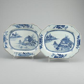 STEKFAT, ett par, porslin, Qingdynastin, Qianlong (1736-1795).