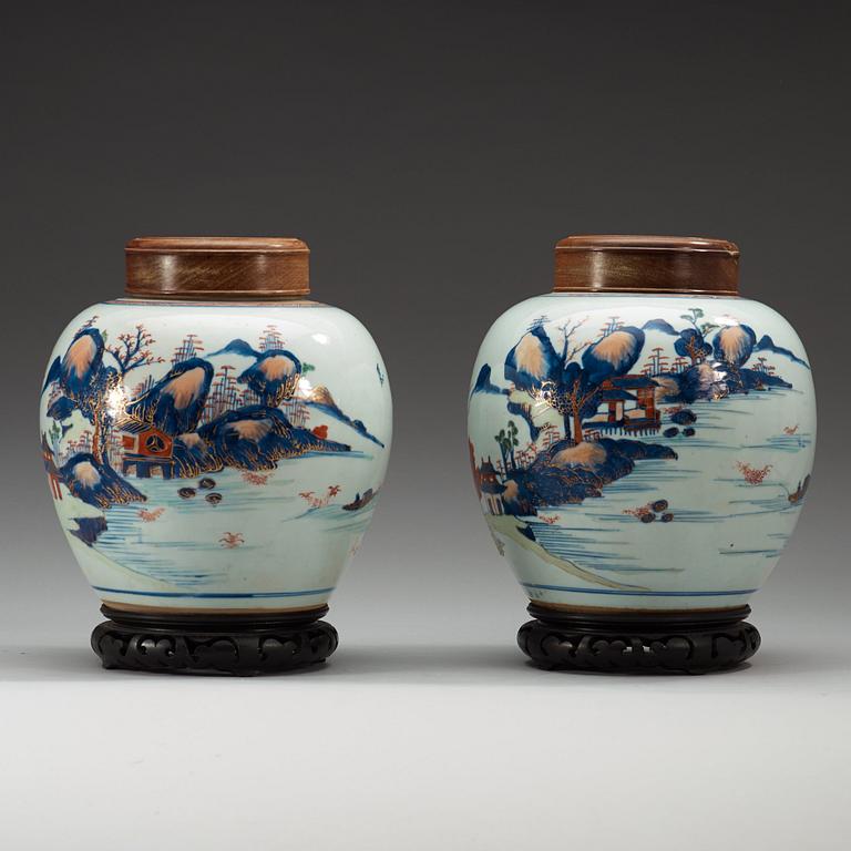 A pair of imari-verte jars, Qing dynasty, 18th Century.