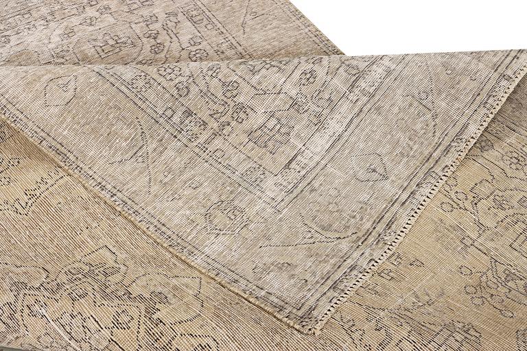 An oriental carpet, vintage design, c. 279 x 191 cm.