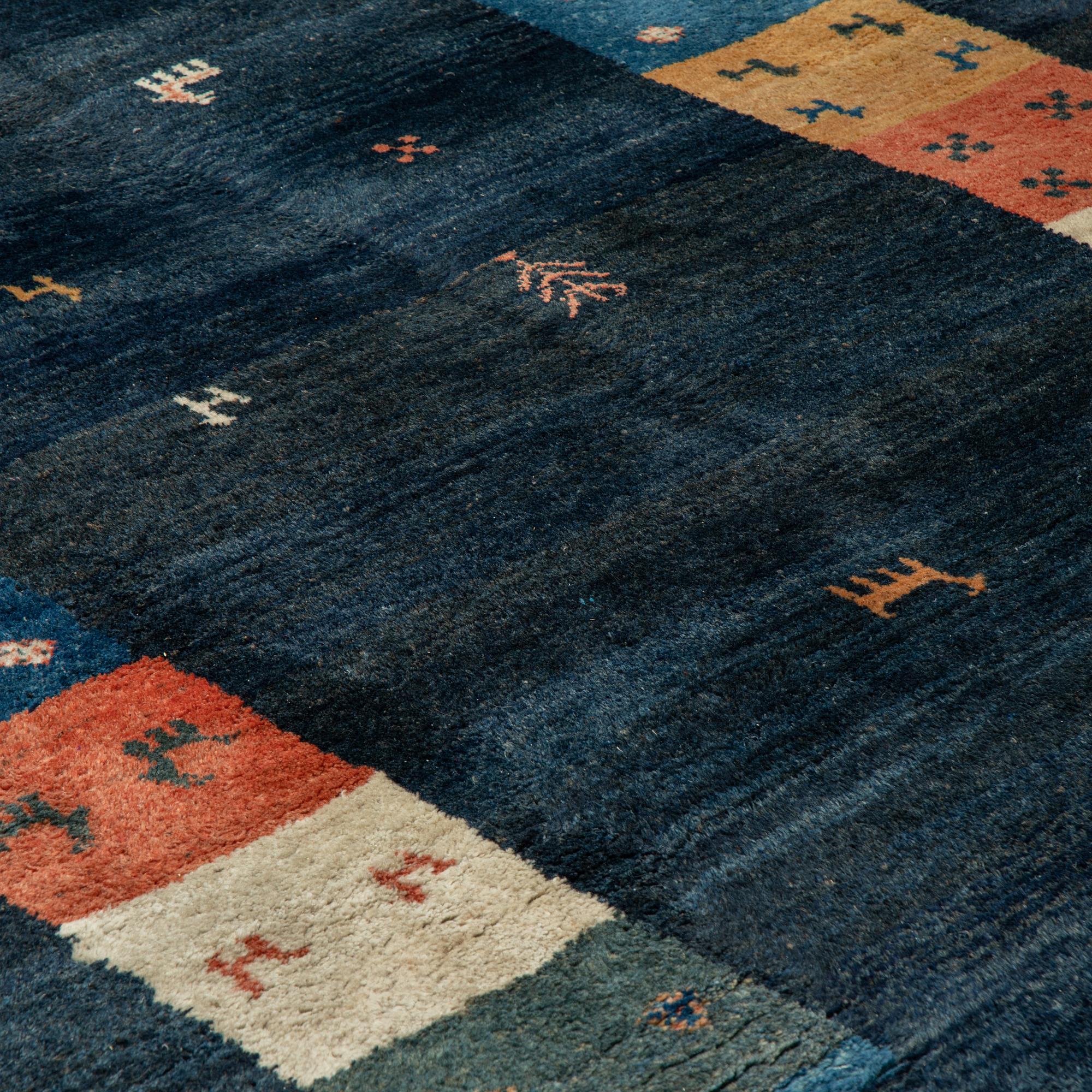 A carpet, oriental, ca 284 x 180 cm.