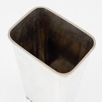 Atelier Borgila, vas, sterlingsilver, Stockholm 1969, proveniens Lukas Bonnier.
