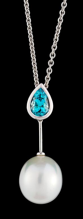 HÄNGSMYCKE MED SOUTH SEA PÄRLA OCH BLÅ TURMALIN,