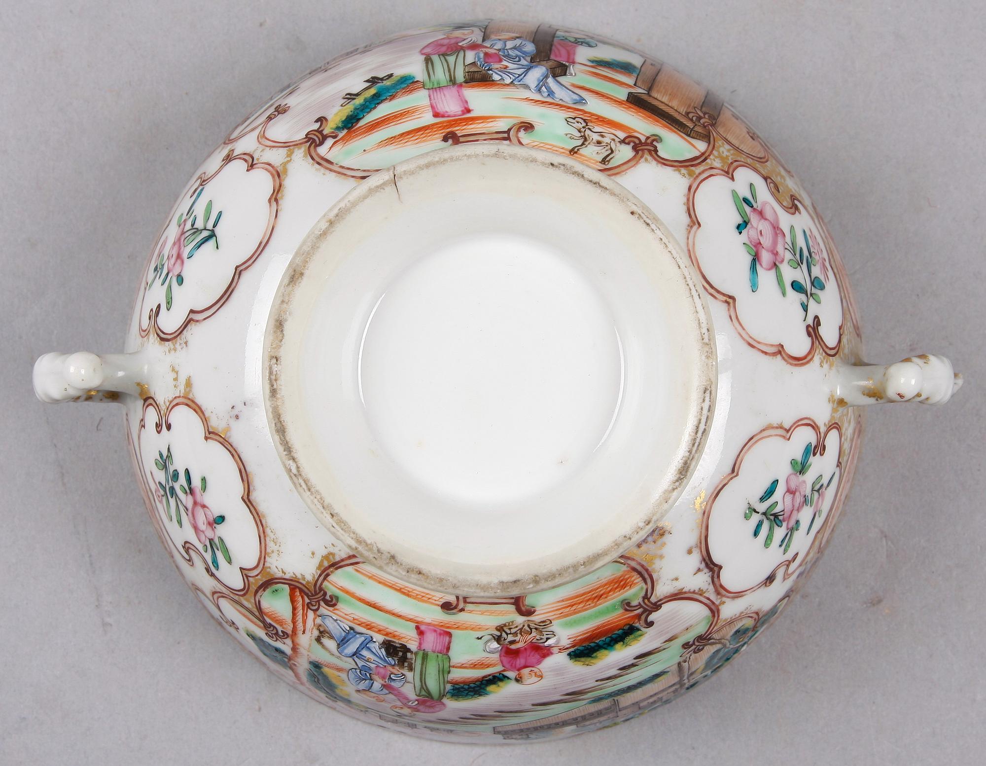 SKÅL MED LOCK, mandarinporslin, Kina. Omkring 1800.