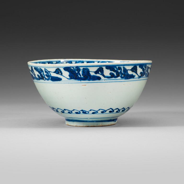 A blue and white bowl. Ming dynasty Wanli (1572-1620).