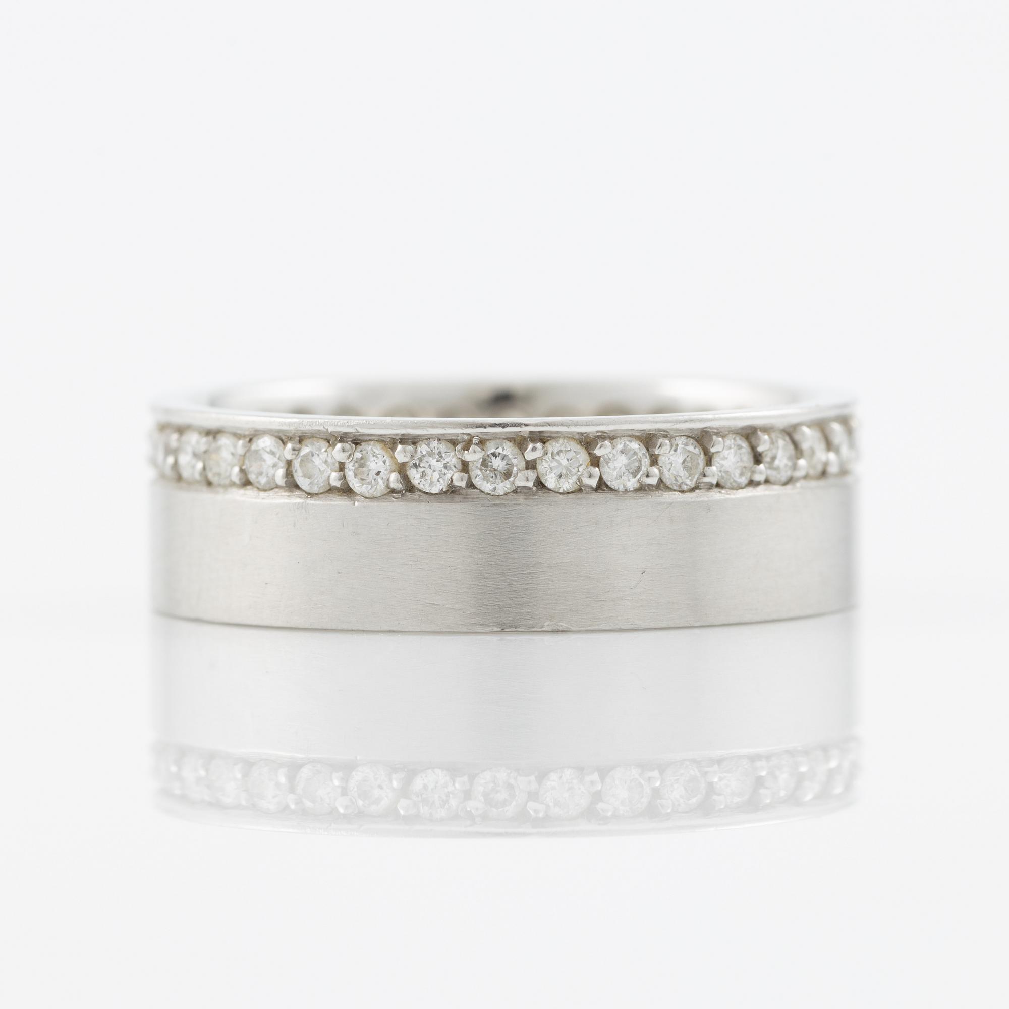 Ring, platinum with smaller brilliant-cut diamonds.