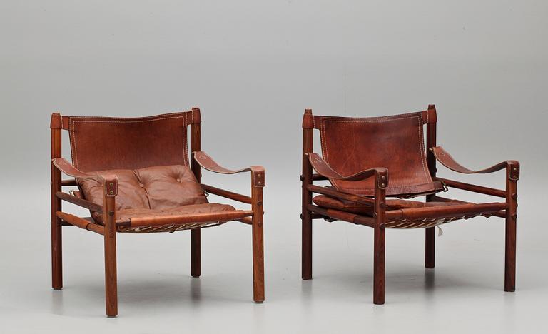 KARMSTOLAR, ett par, "Sirocco", design Arne Norell, 1900-talets tredje kvartal.