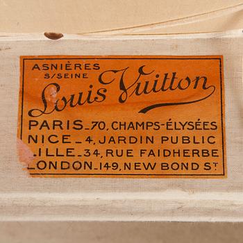 LOUIS VUITTON, a monogram canvas suitcase from the 1920/30s. - Bukowskis