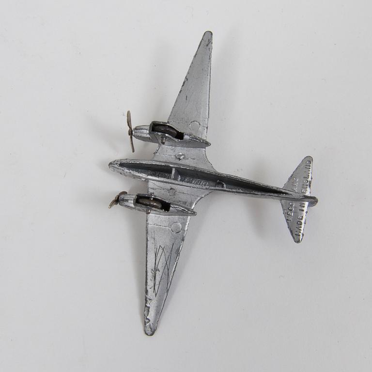 A Dinky Toys "Aeroplanes no 60" gift set, England, c. 1935.