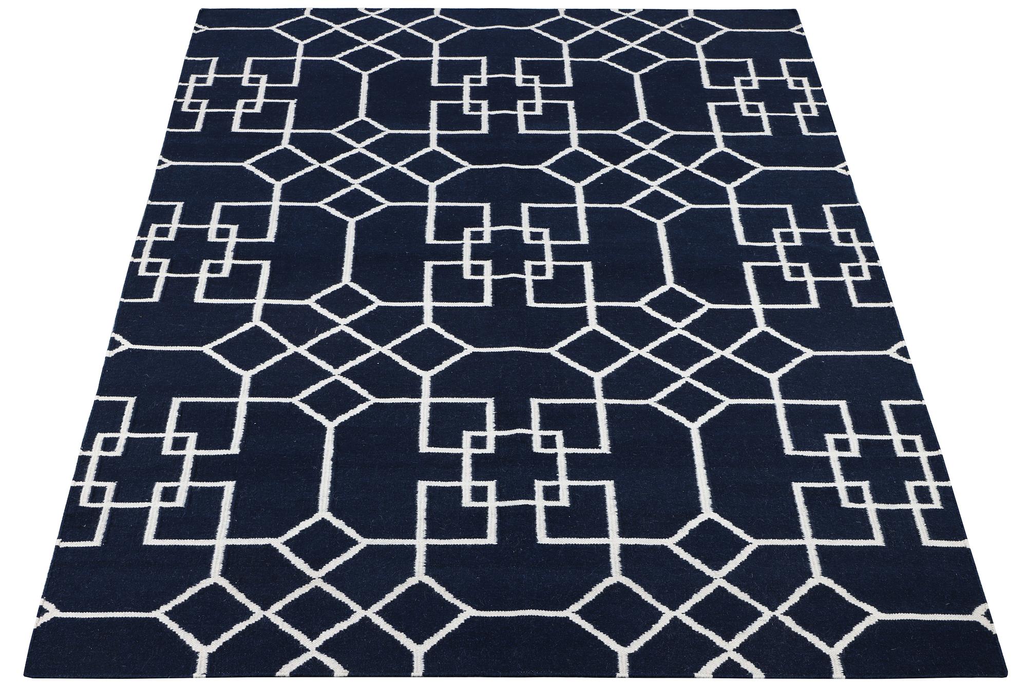 A Kilim rug, c. 230 x 160 cm.