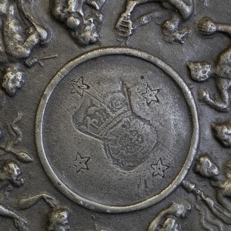 AN 18TH CENTURY PEWTER PLATE.