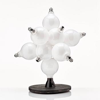Dan Wolgers, "Skulptur I (Glödlampor)".