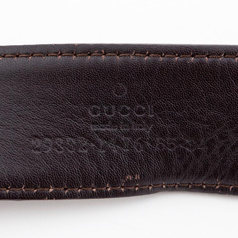 GUCCI, a striped belt.