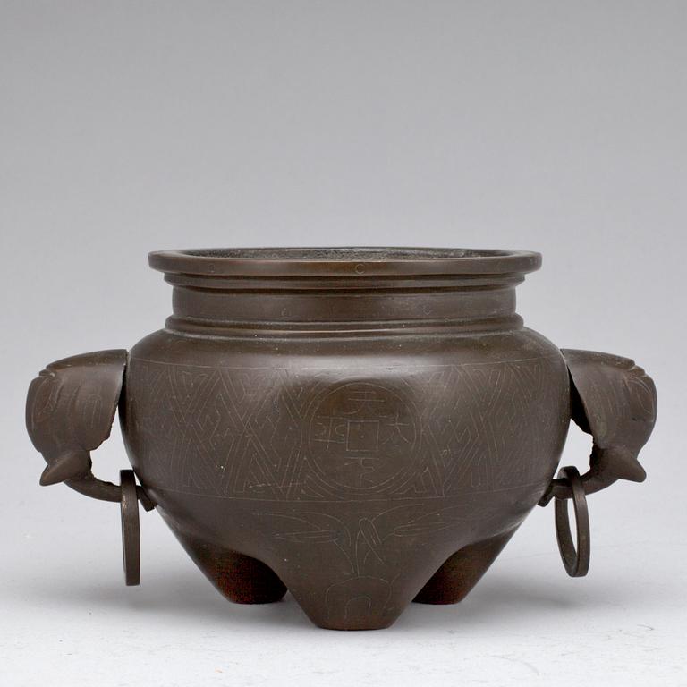 RÖKELSEKAR, brons. Kina, 1900-tal.