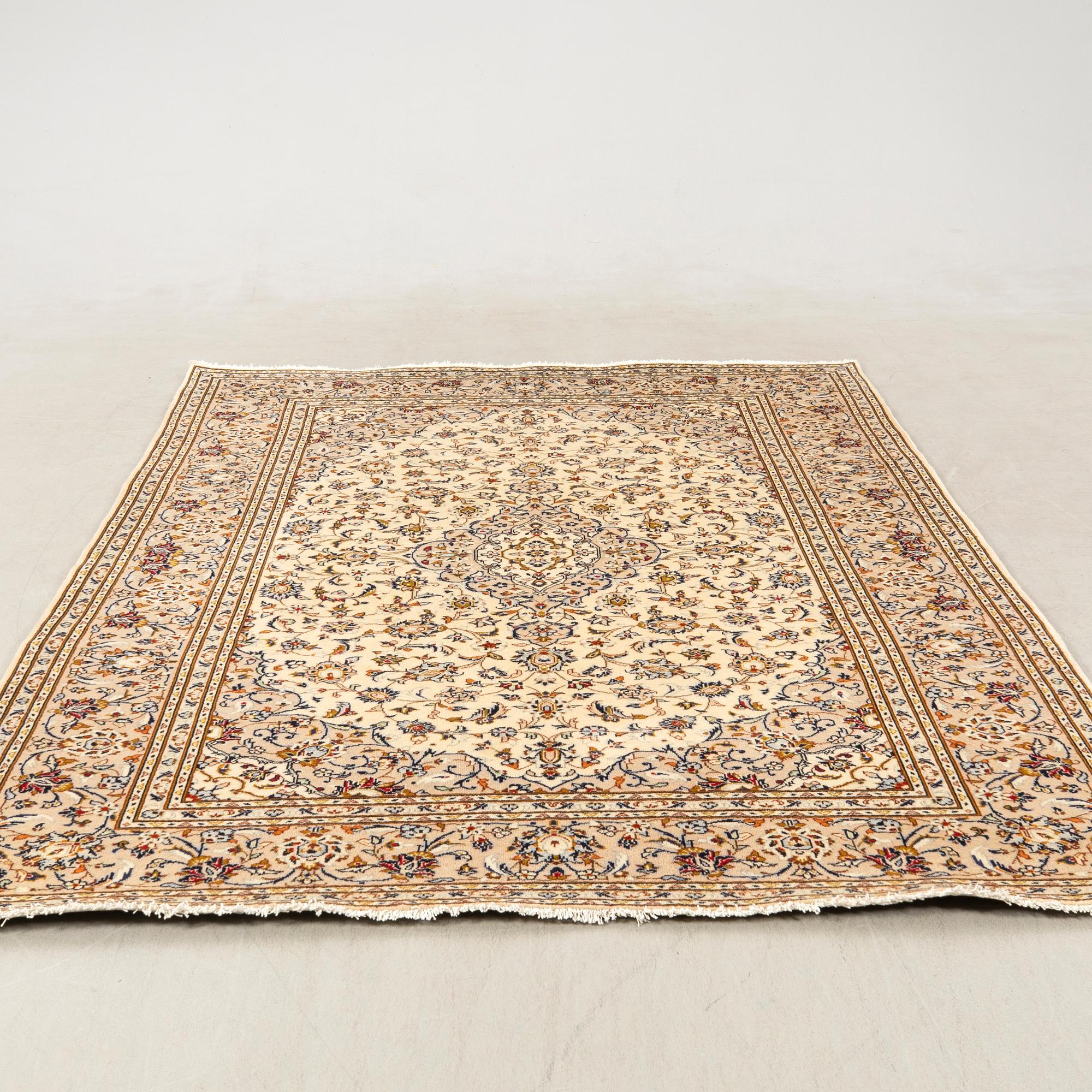 Oriental rug, old, approx. 299x196 cm.