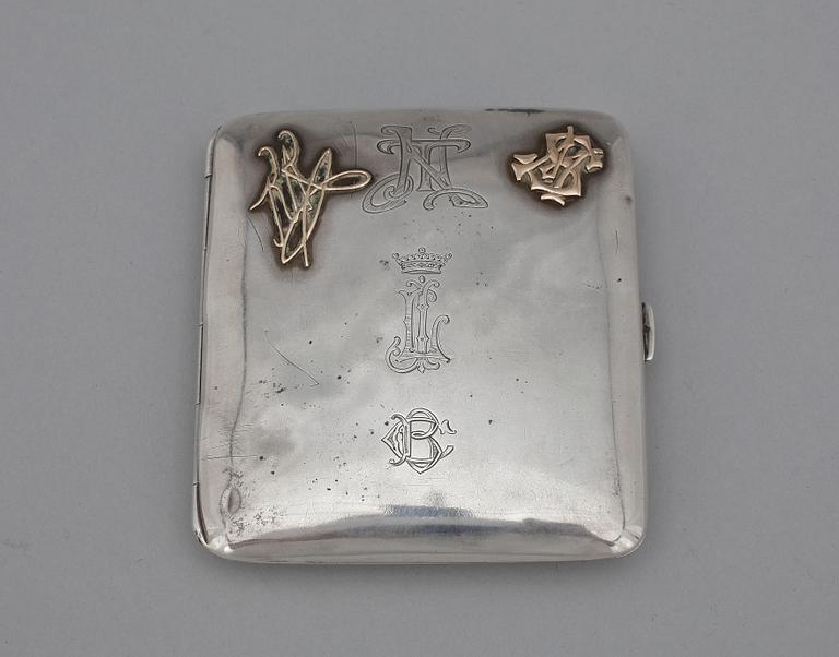 CIGARETTETUI, silver, importstämplar. Trol Baltikum. 1900-talets andra kvartal. Ca 98g.