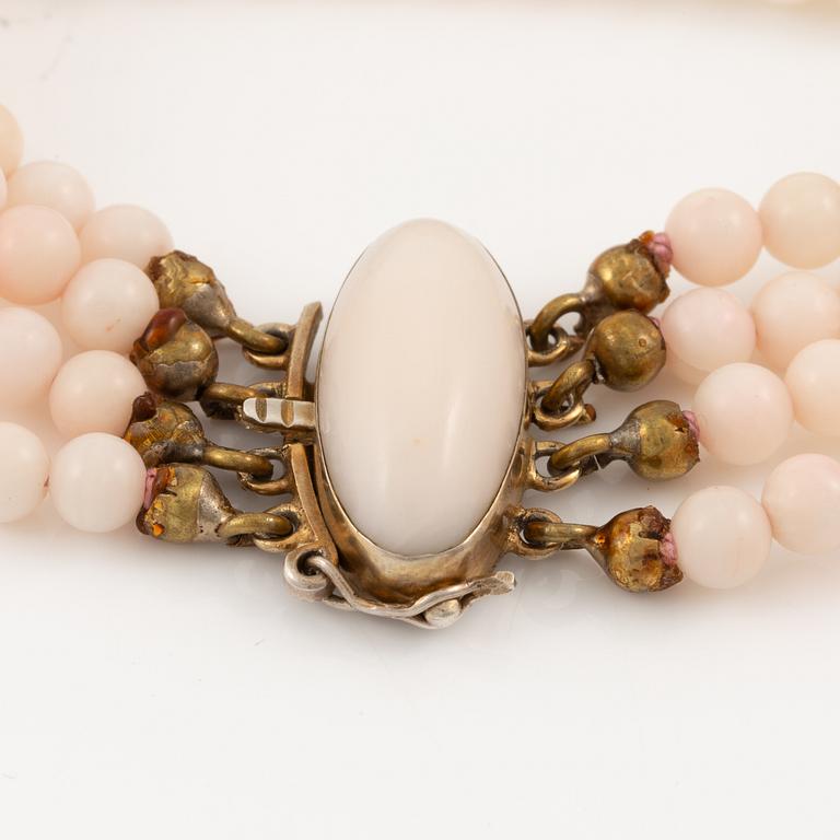 Bracelet with light pink coral, four strands.
