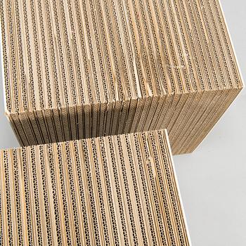 Frank Gehry, "Cube", 2 kpl, Easy Edge -sarja, Vitra. Sarja muotoiltu 1972.