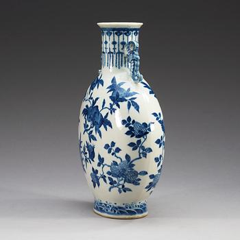 A blue and white moon flask, Qing dynasty, 19th Century, with Kangxi's six character mark.