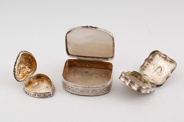 DOSOR, 3 st. silver, 1800-/1900-tal. Vikt 144 gram.
