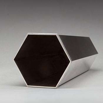 Wiwen Nilsson, an hexagnal sterling vase, Lund 1953.