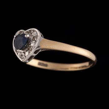 RING, 14K guld, safir samt små diamanter. Engelska stämplar. Vikt tot. 1,8 g.