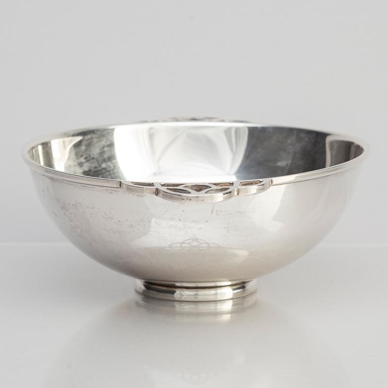 Skål med hänklar, silver, Köpenhamn 1938.