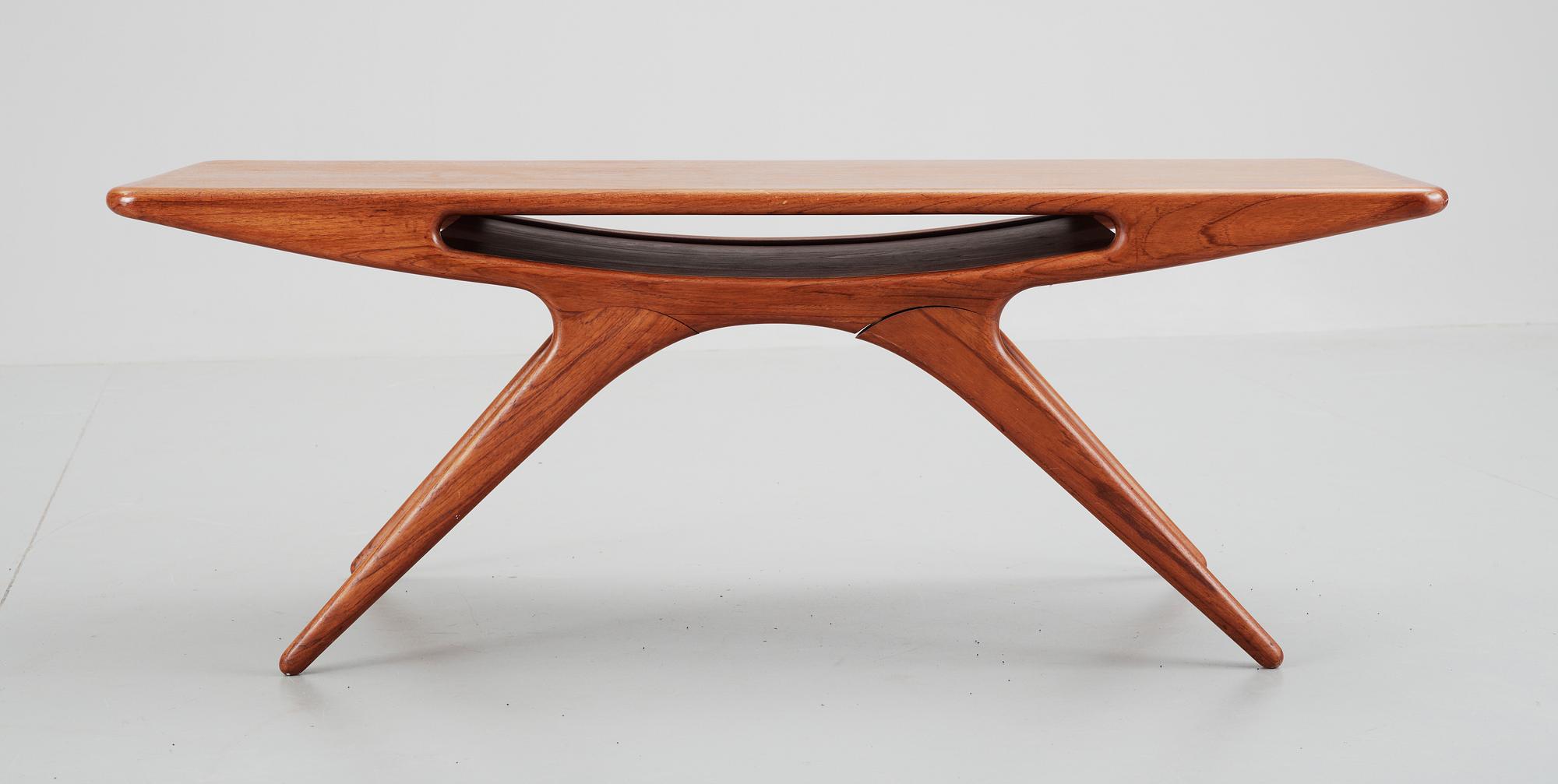 SOFFBORD, Johannes Andersen, för CFC Silkeborg, Danmark. 1950-tal.