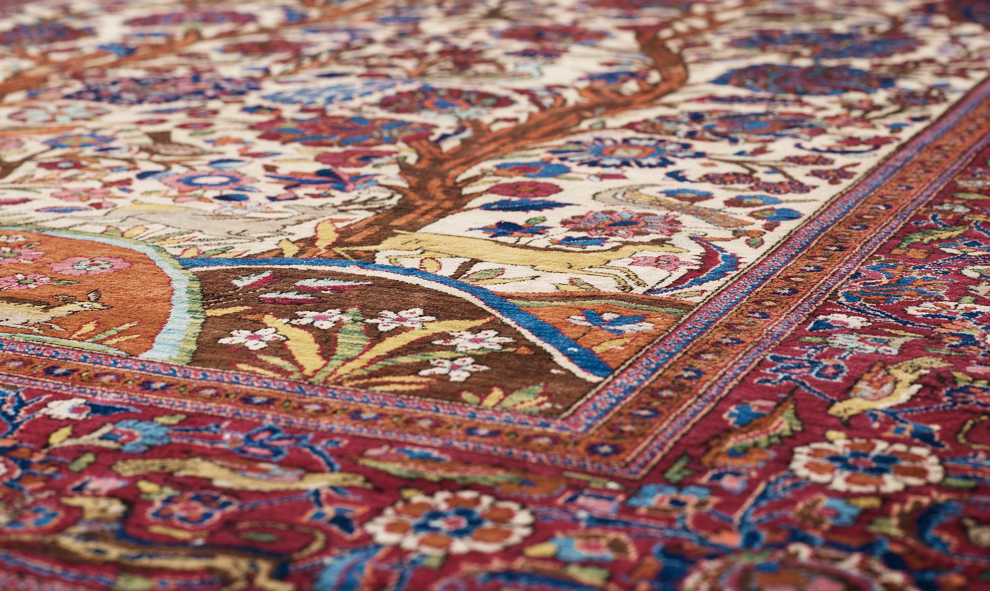 SEMI-ANTIQUE SILK KASHAN. 196,5 x 134,5 cm.