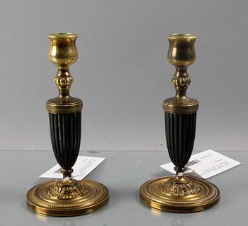 LJUSSTAKAR, ett par, mässing och metall, Louis XVI-stil 1900-tal.