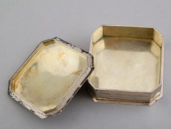 LOCKDOSA, silver, Borgila, Stockholm 1921. Vikt ca 270 gram.