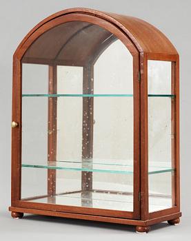 A Josef Frank mahogany showcase cabinet by Svenskt Tenn, model 2070.