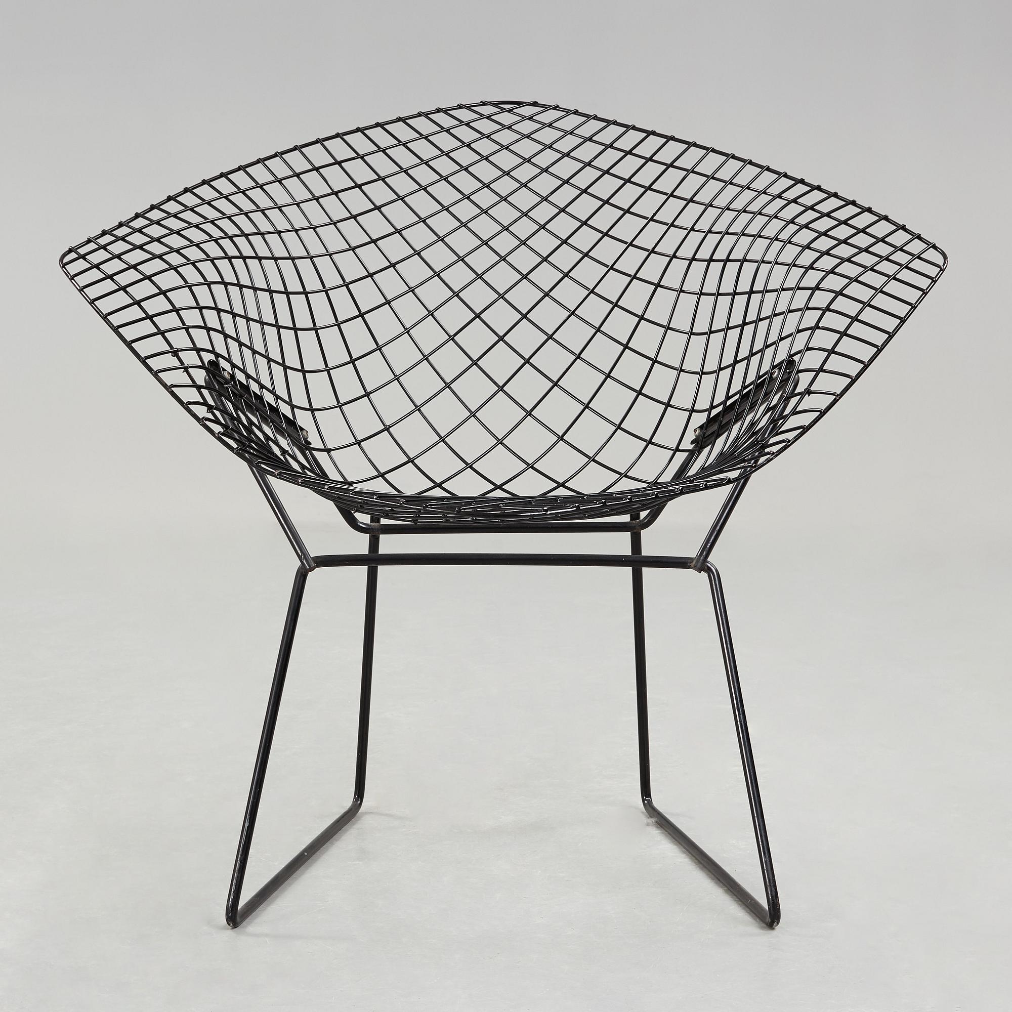 An easy chair "Diamond Chair" by Harry Bertoia.